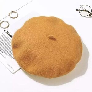 New wool women’s beret gold